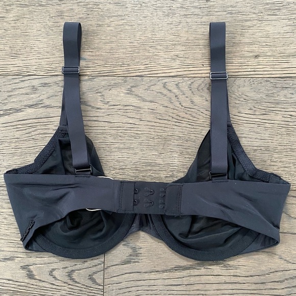 SKIMS No Show Molded Unlined Demi Bra - Picture 2 of 6